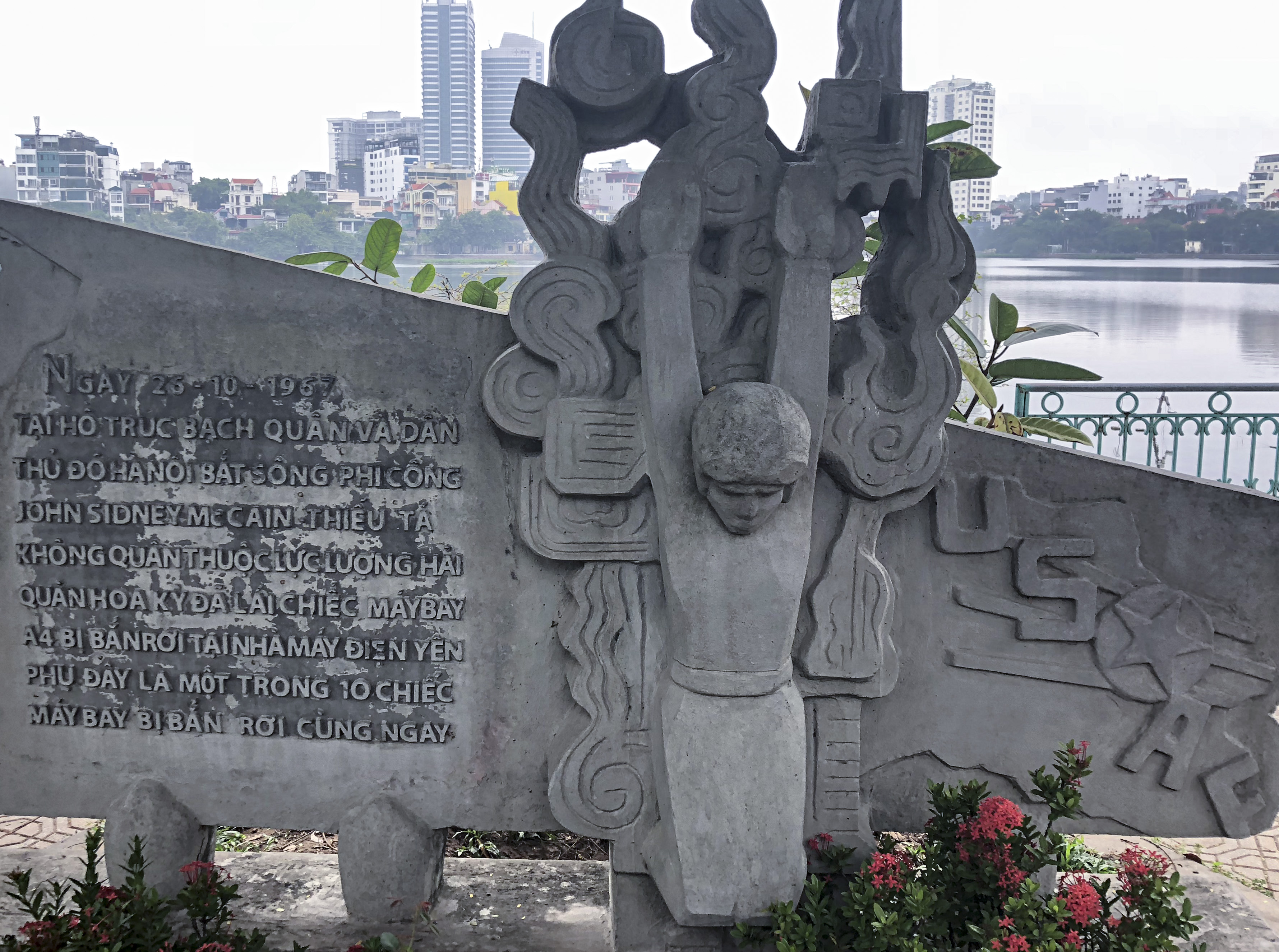 Ha Noi, McCain Memorial